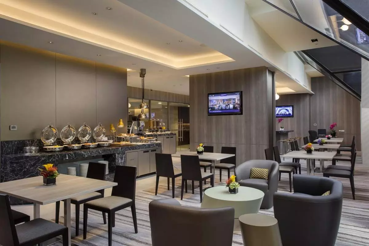 Carlton Hotel Singapore RESTAURANT (Copy).jpg